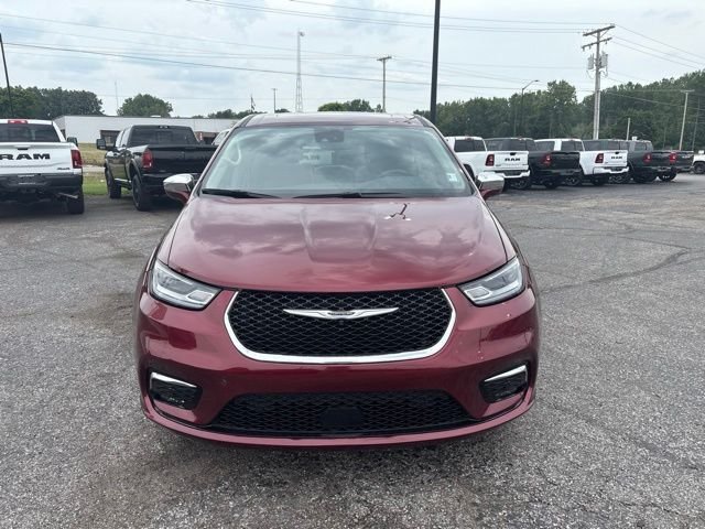 Used 2022 Red Chrysler Limited image 10