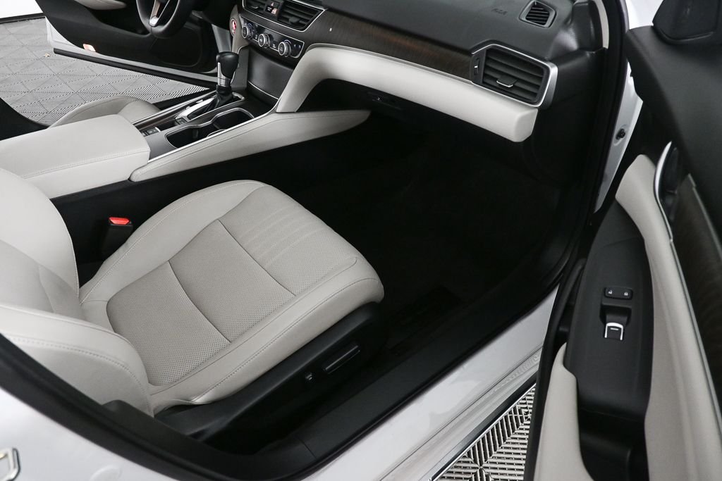 Used 2018  Honda Touring image 21