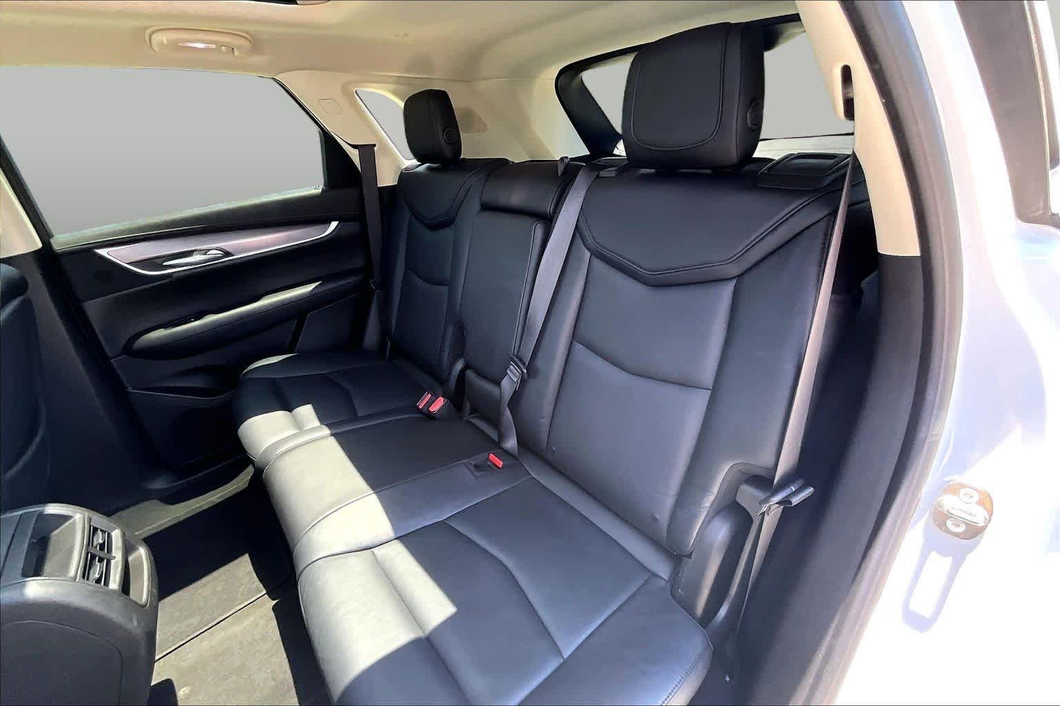 Used 2017 Crystal White Tricoat Cadillac Premium Luxury FWD image 19