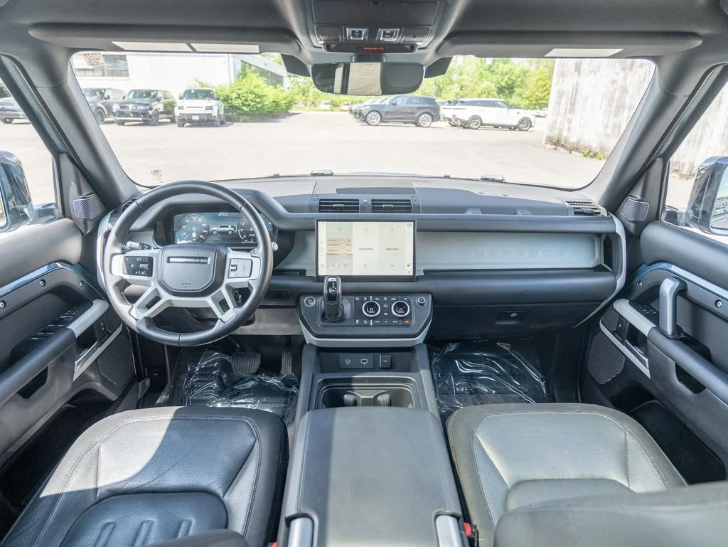 Used 2022 Blue Land Rover X-Dynamic HSE image 18