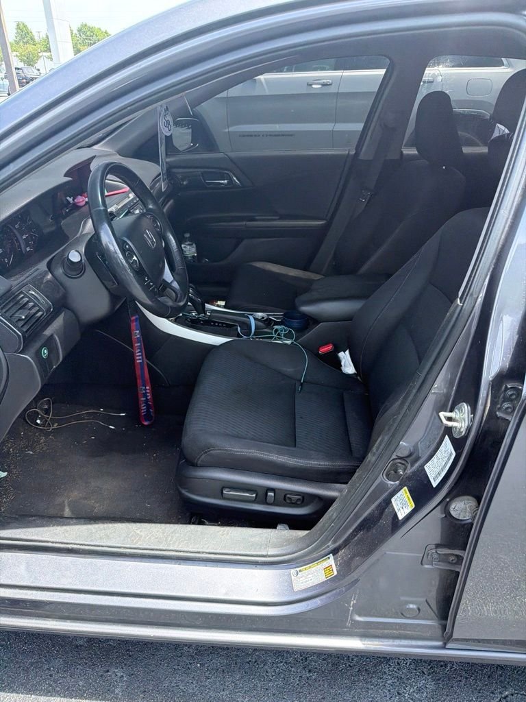 Used 2013  Honda Sport image 6
