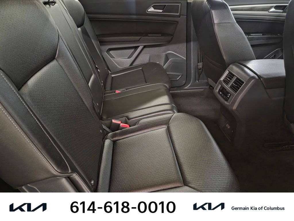 Used 2018  Volkswagen SEL image 20