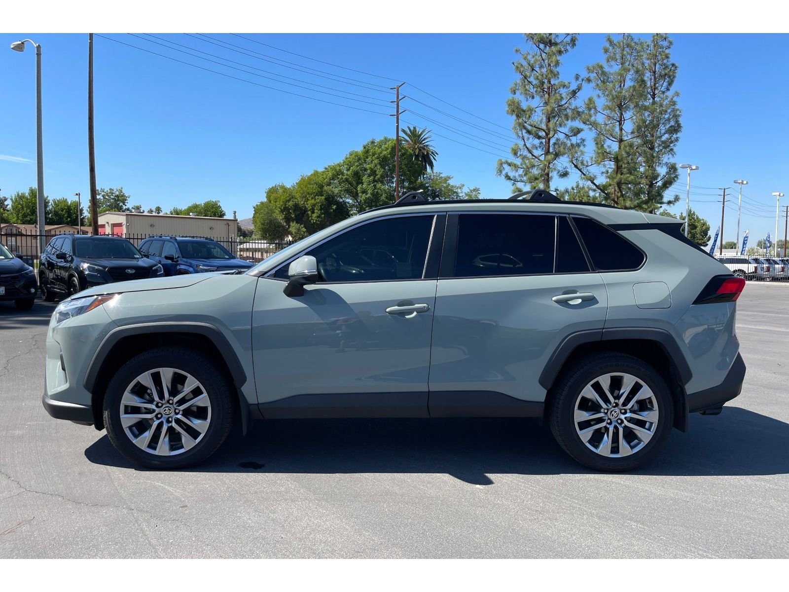 Used 2022 Lunar Rock Toyota XLE Premium image 3