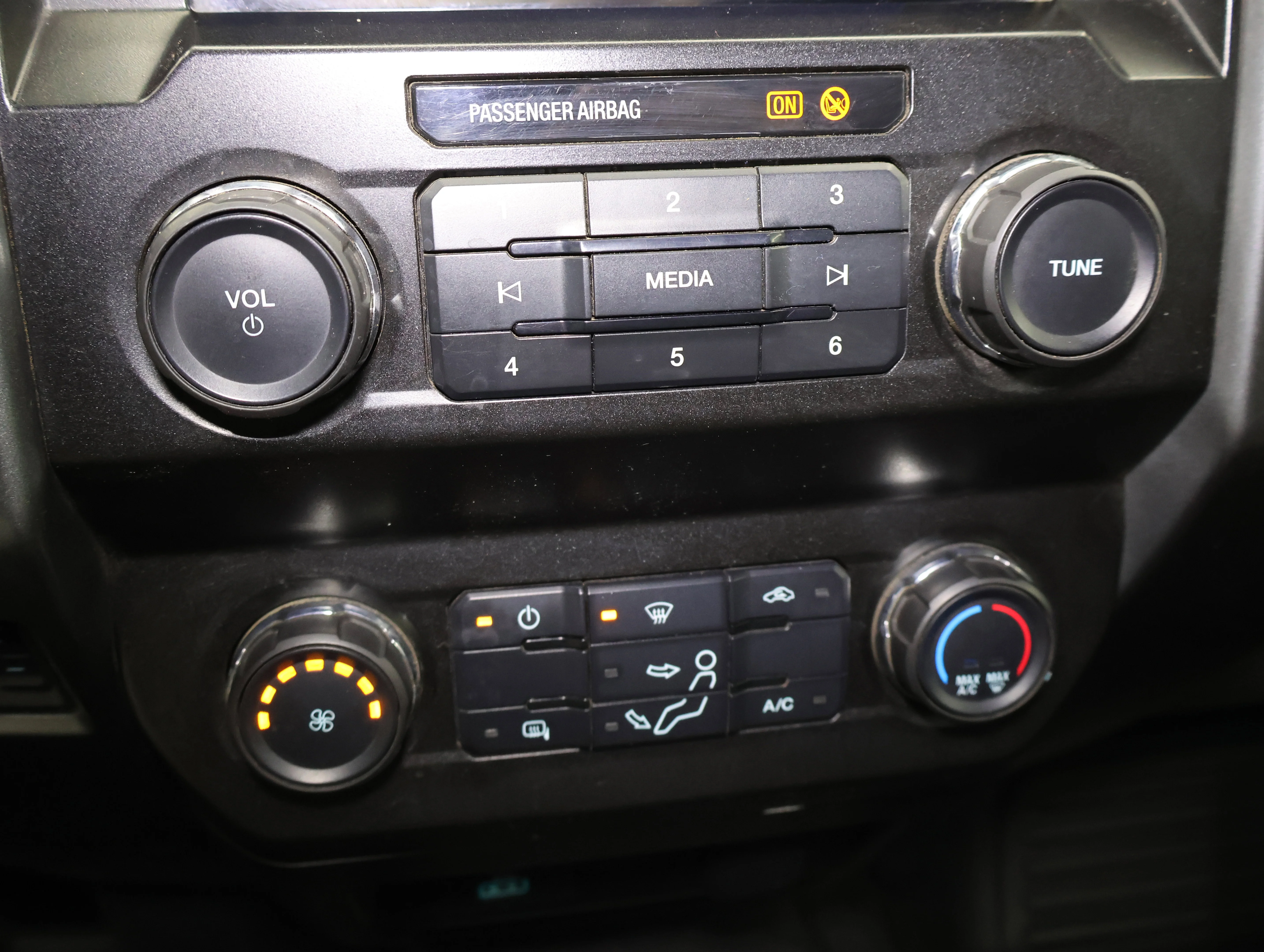 Used 2022 Oxford White Ford XLT image 45