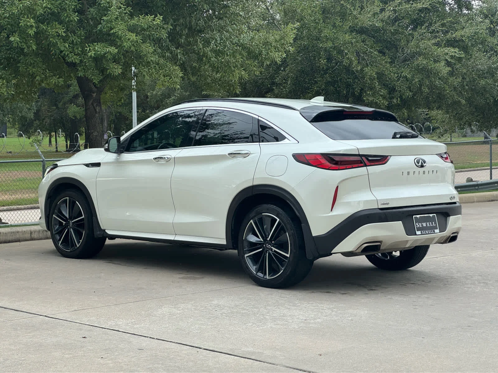Certified Used 2023 Majestic White INFINITI LUXE image 8