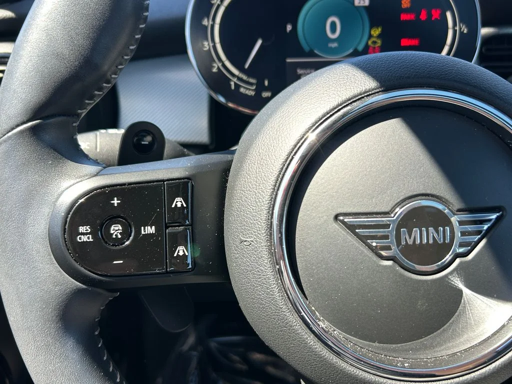 Used 2022 MINI Yours Enigmatic Black met MINI Iconic image 19