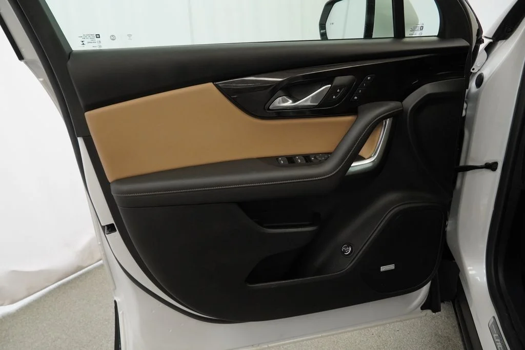 Used 2025 Beige Chevrolet Premier image 21