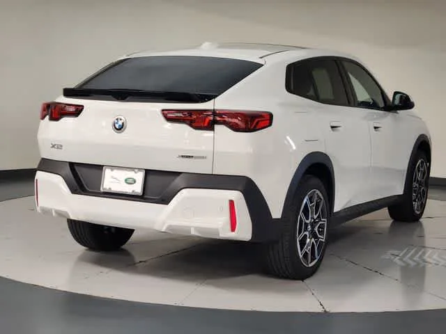 Used 2026 Alpine White BMW xDrive28i image 2