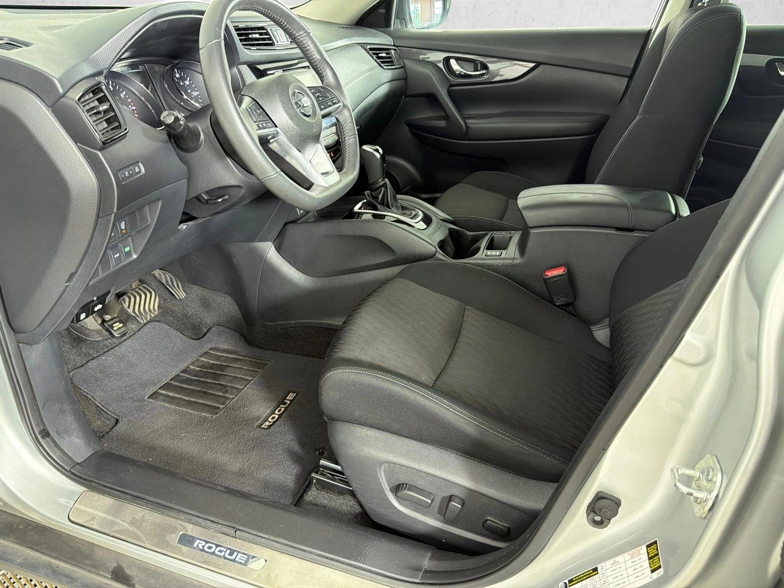 Used 2017 Brilliant Silver Nissan SV image 9