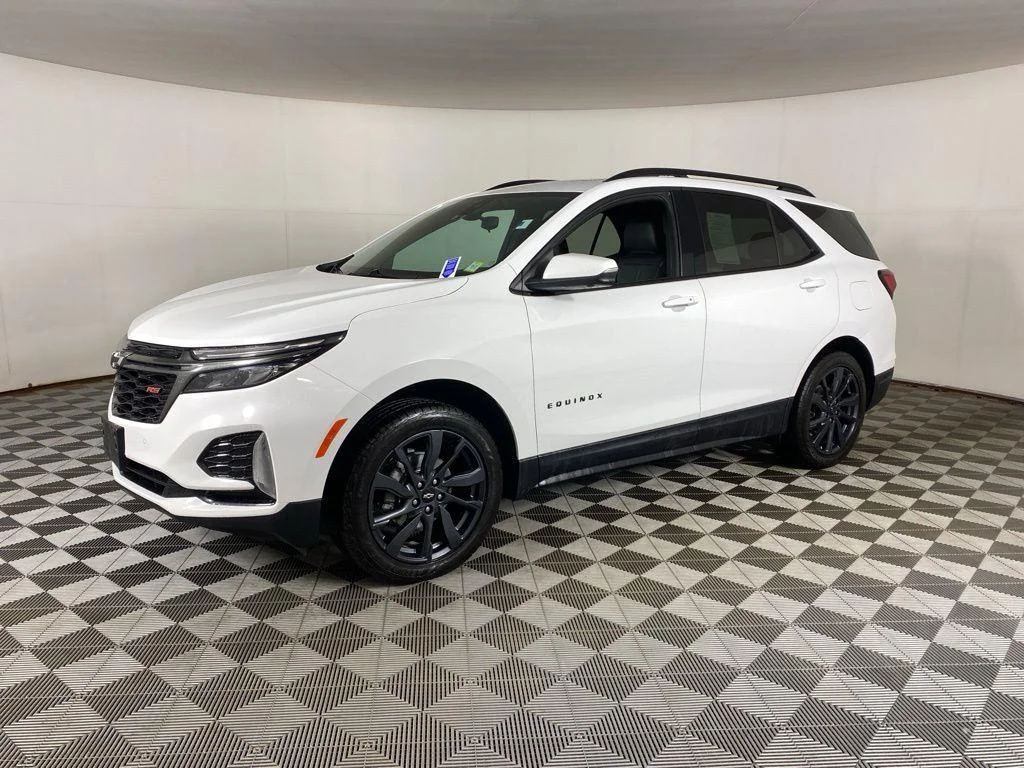 Used 2022 Summit White Chevrolet RS image 3