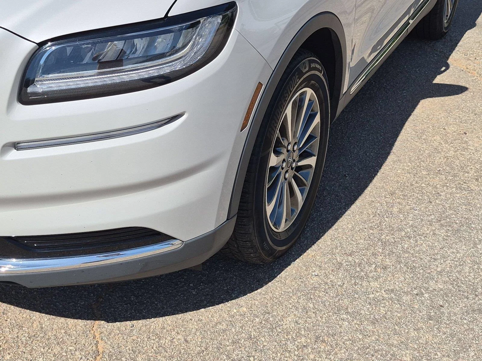 Used 2022 Ceramic Pearl Metallic Tinted Clearcoat Lincoln Reserve image 9