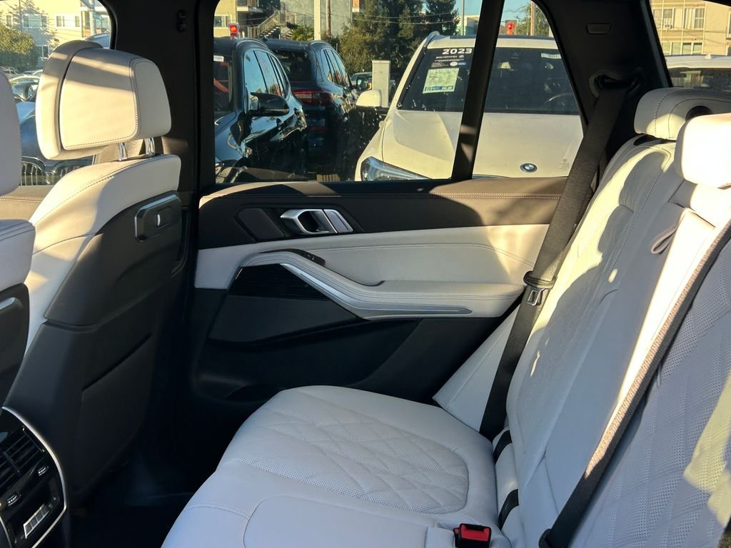New 2026 Dravit Grey Metallic BMW xDrive50e image 30