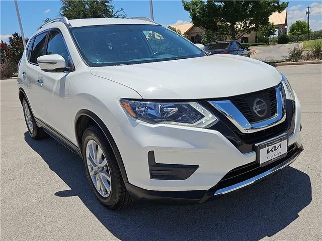 Used 2017 Glacier White Nissan SV Front-wheel Drive image 5