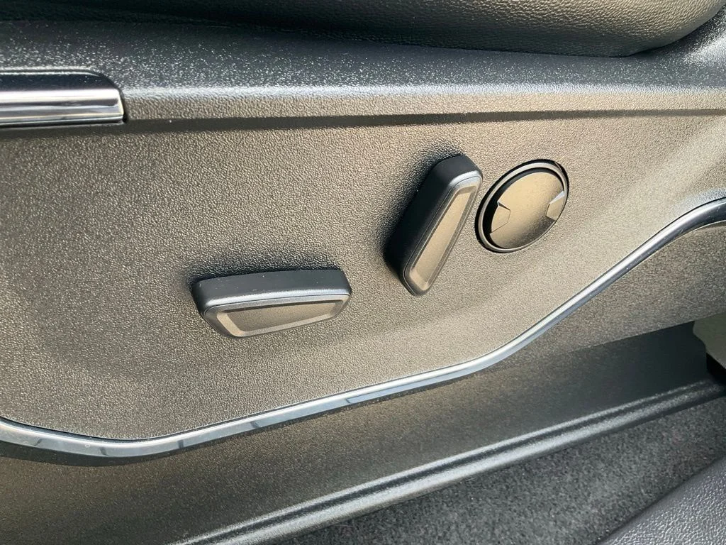 Used 2024 Silver Ford Lariat image 8