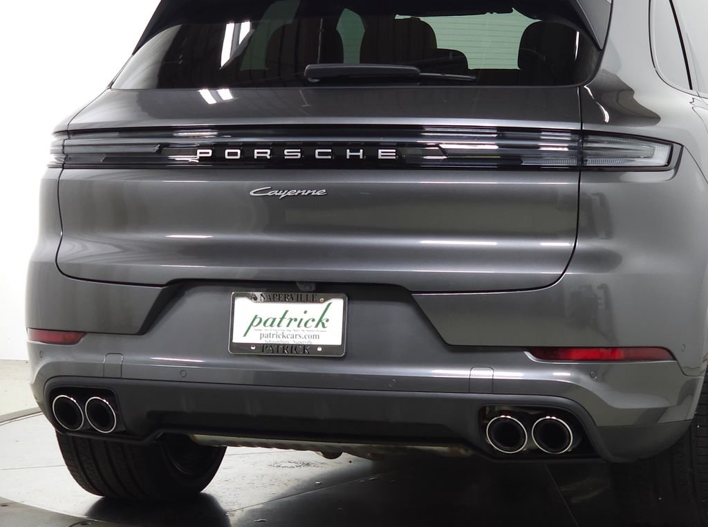 Used 2025  Porsche Base image 7