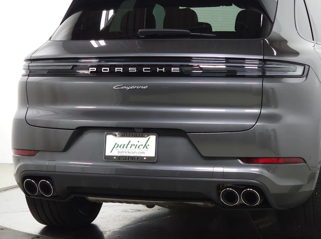 Used 2025  Porsche Base image 7