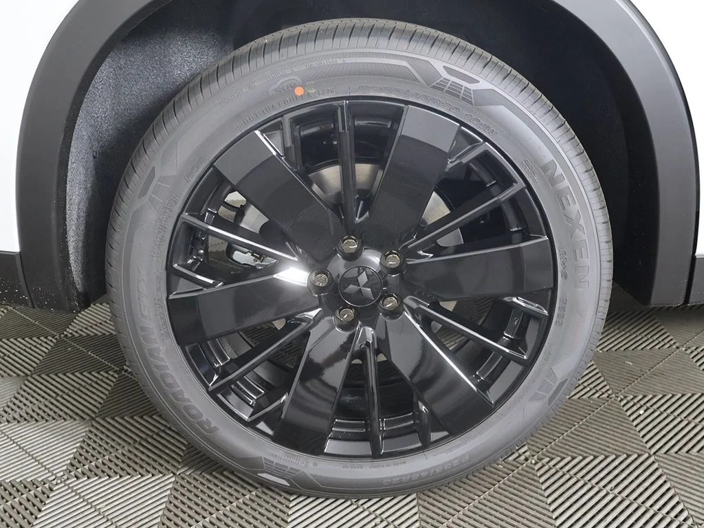 New 2026 White Mitsubishi LE 1.5T S-AWC image 20
