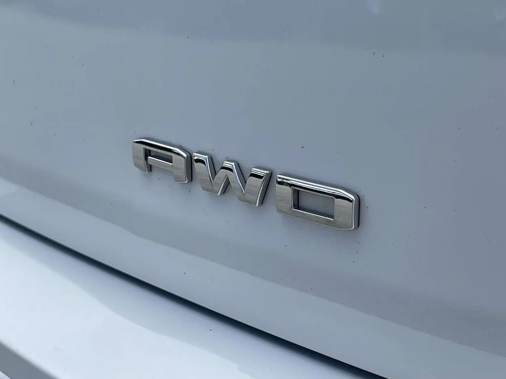 Used 2023 Summit White GMC Denali image 34