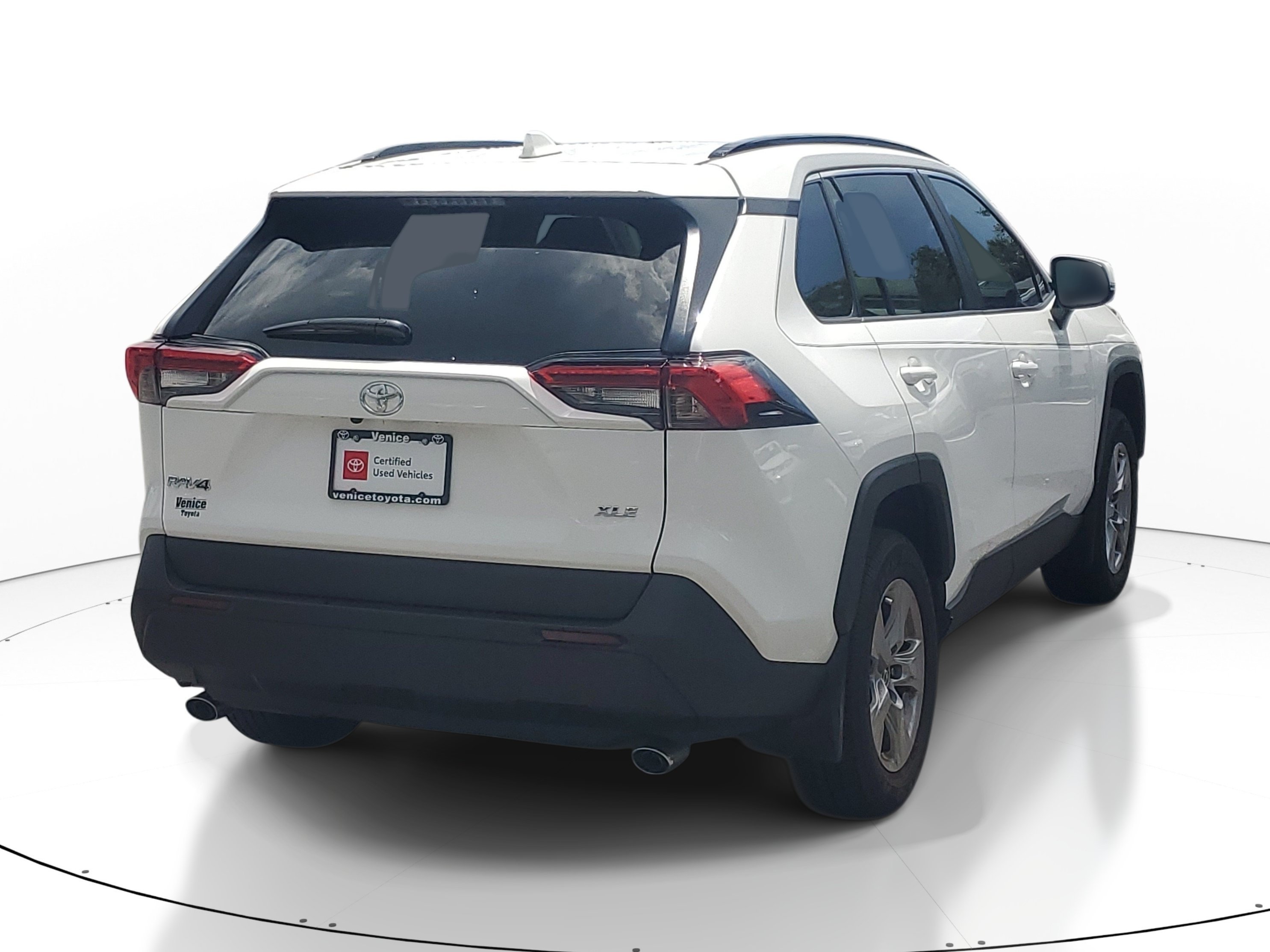 Used 2025 Ice Cap Toyota XLE image 6