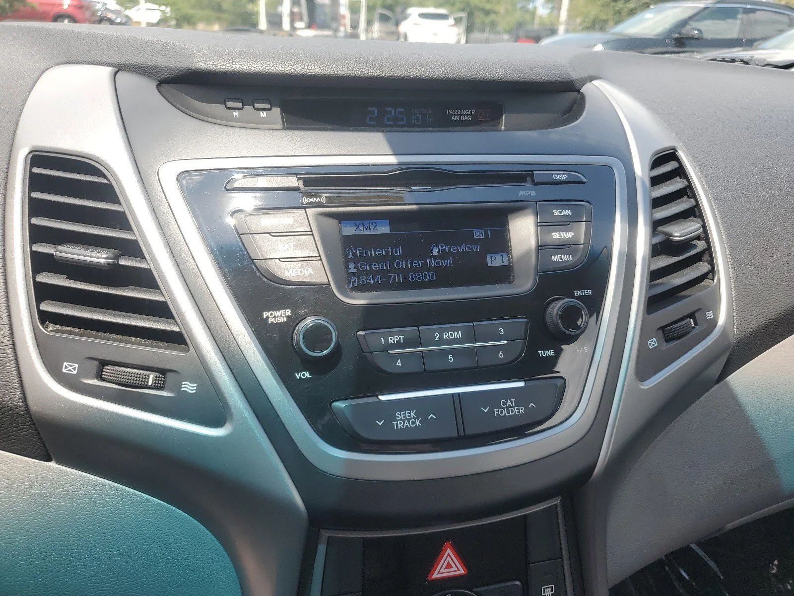 Used 2014 Radiant Silver Hyundai SE image 15