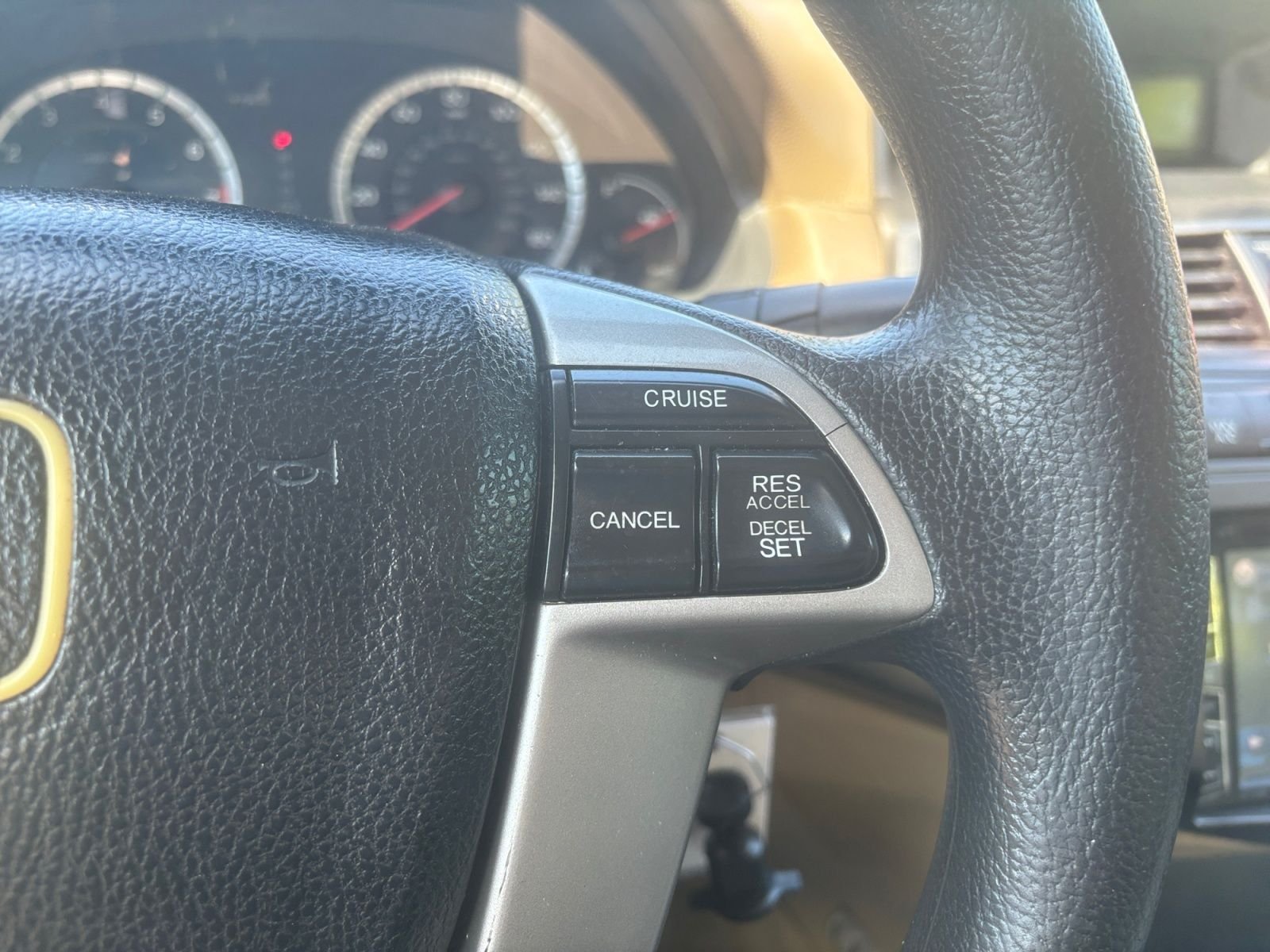 Used 2009 Gold Honda LX image 23