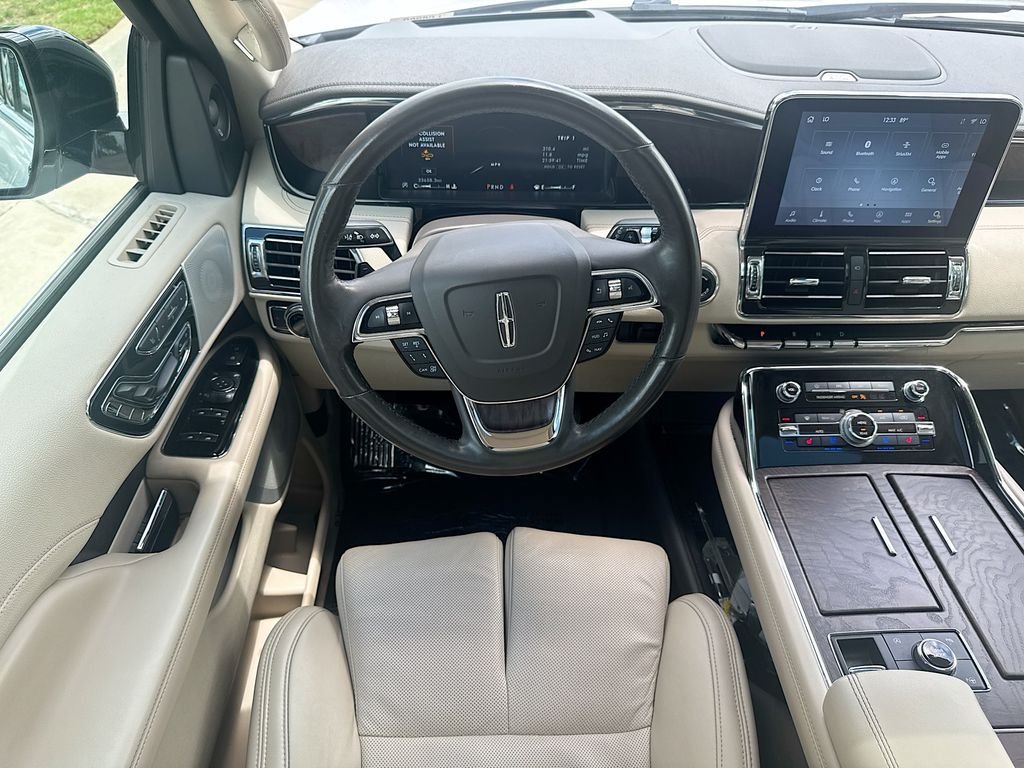 Used 2020 White Lincoln Reserve image 11