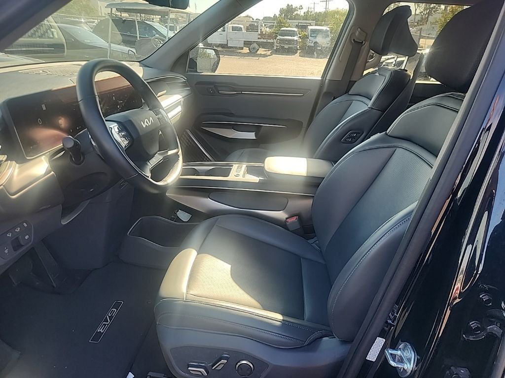 Certified Used 2024 Black Kia Light Long Range image 19