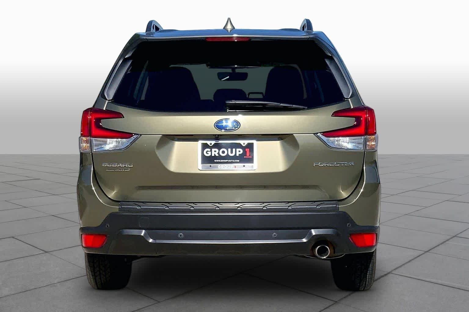 Used 2023 Autumn Green Metallic Subaru Limited image 5