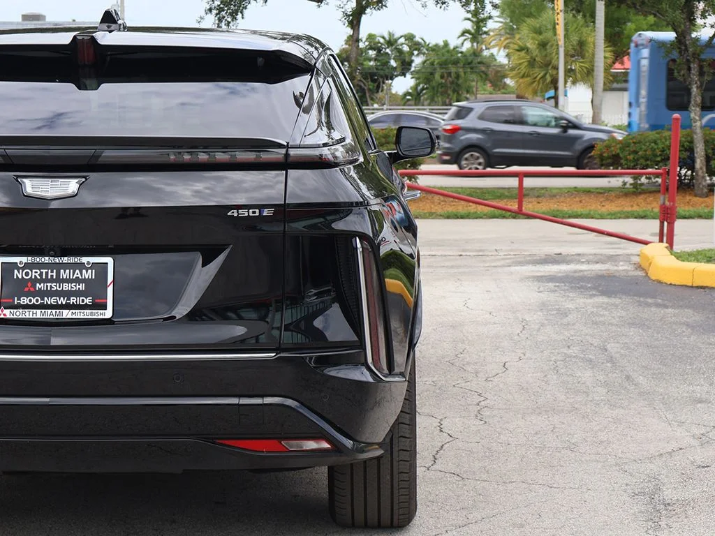 Used 2025 Black Cadillac Luxury image 20