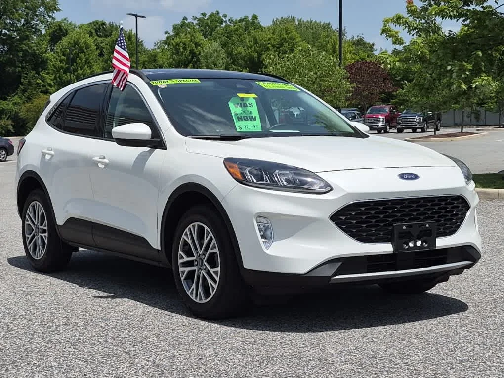 Certified Used 2022 Star White Metallic Tri-Coat Ford SEL image 2