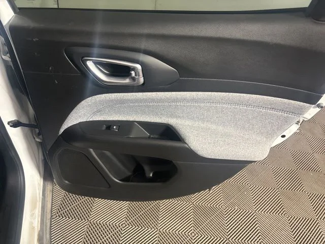 Used 2022 Bright White Clearcoat Jeep Latitude image 27