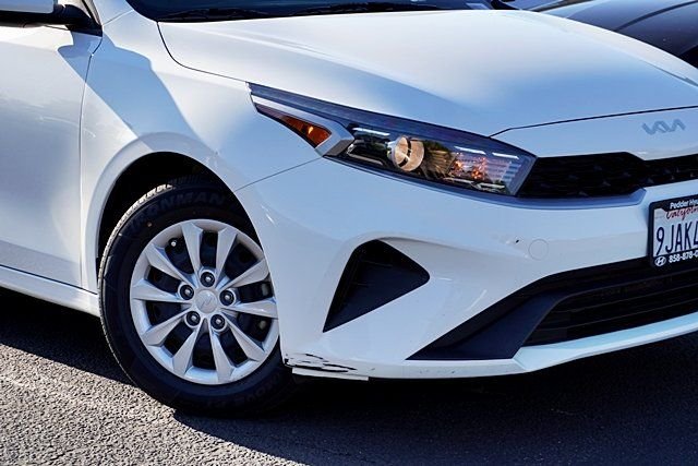 Used 2023 White Kia LX image 3