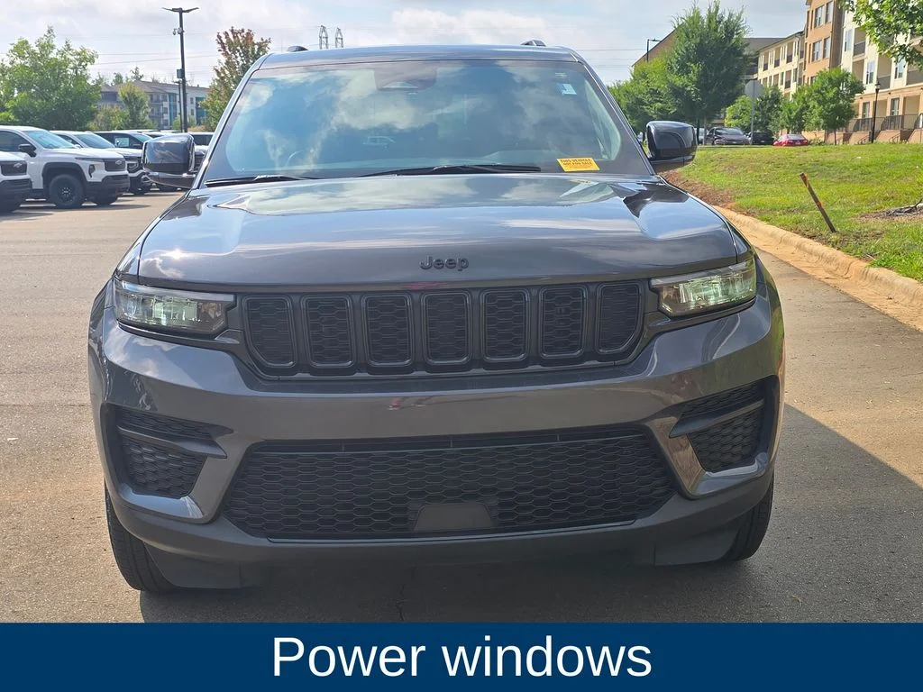 Used 2024 Gray Jeep Altitude image 6