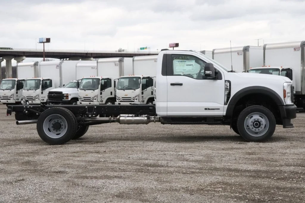2025 Ford F-550 Super Duty Chassis Cab XL - Photo 7