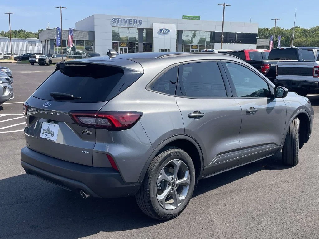 Used 2025 Gray Ford ST-Line image 3
