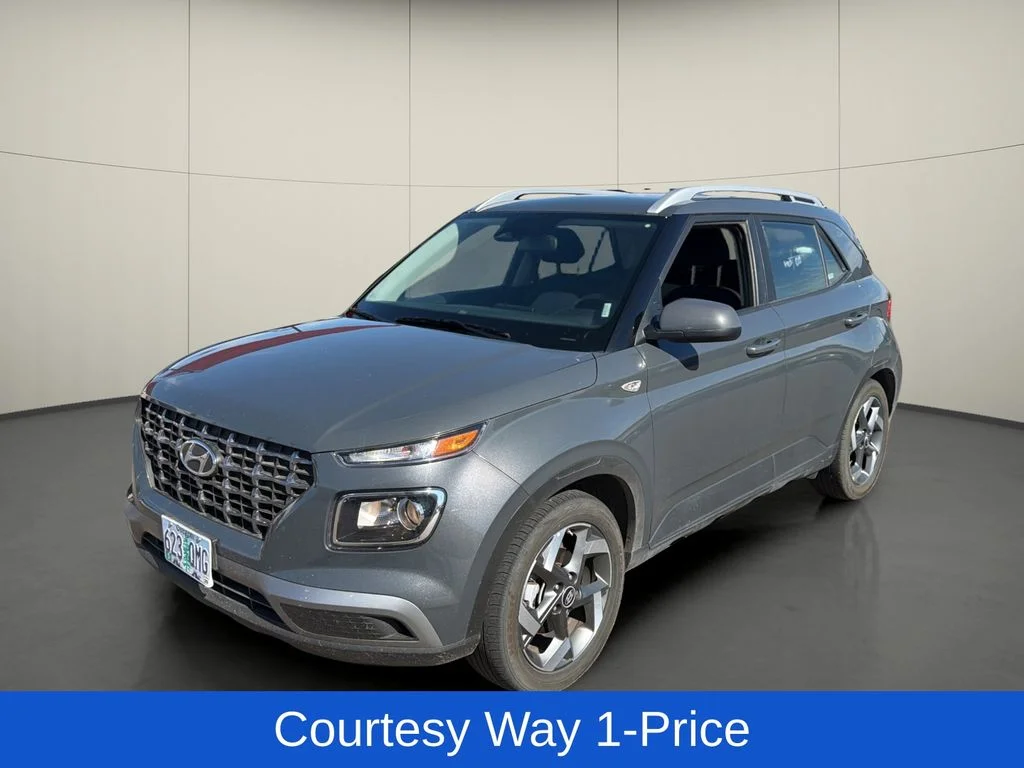 Used 2025 Gray Hyundai SEL image 4