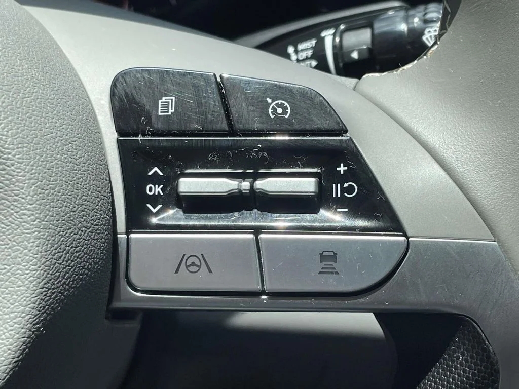 Used 2023 Black Hyundai SEL image 20
