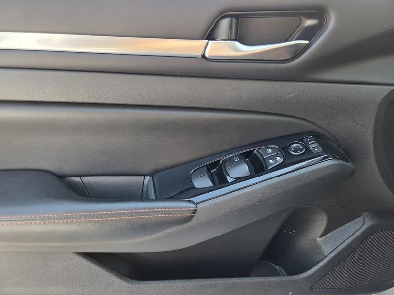 Used 2024 Pearl NISSAN 2.5 SR image 31
