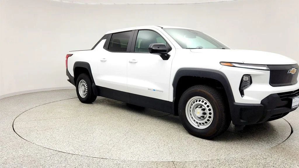 Used 2024 Summit White Chevrolet e4WD Crew Cab Work Truck w/ 1FL Fleet Pkg & Spray-On Bedliner image 3
