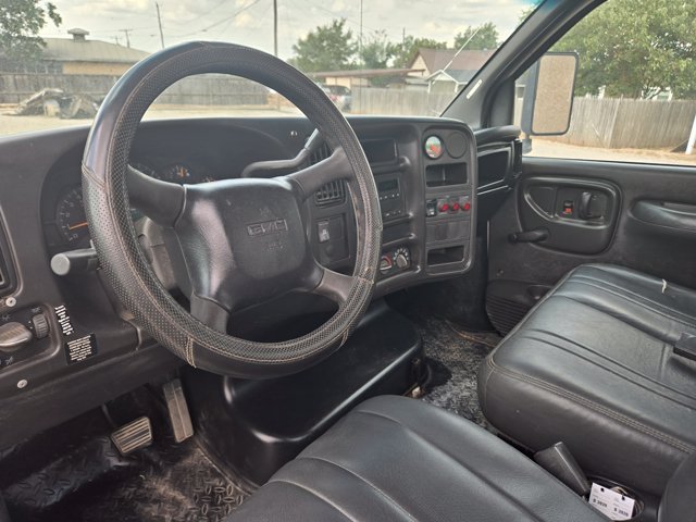 Used 2005  GMC  image 7
