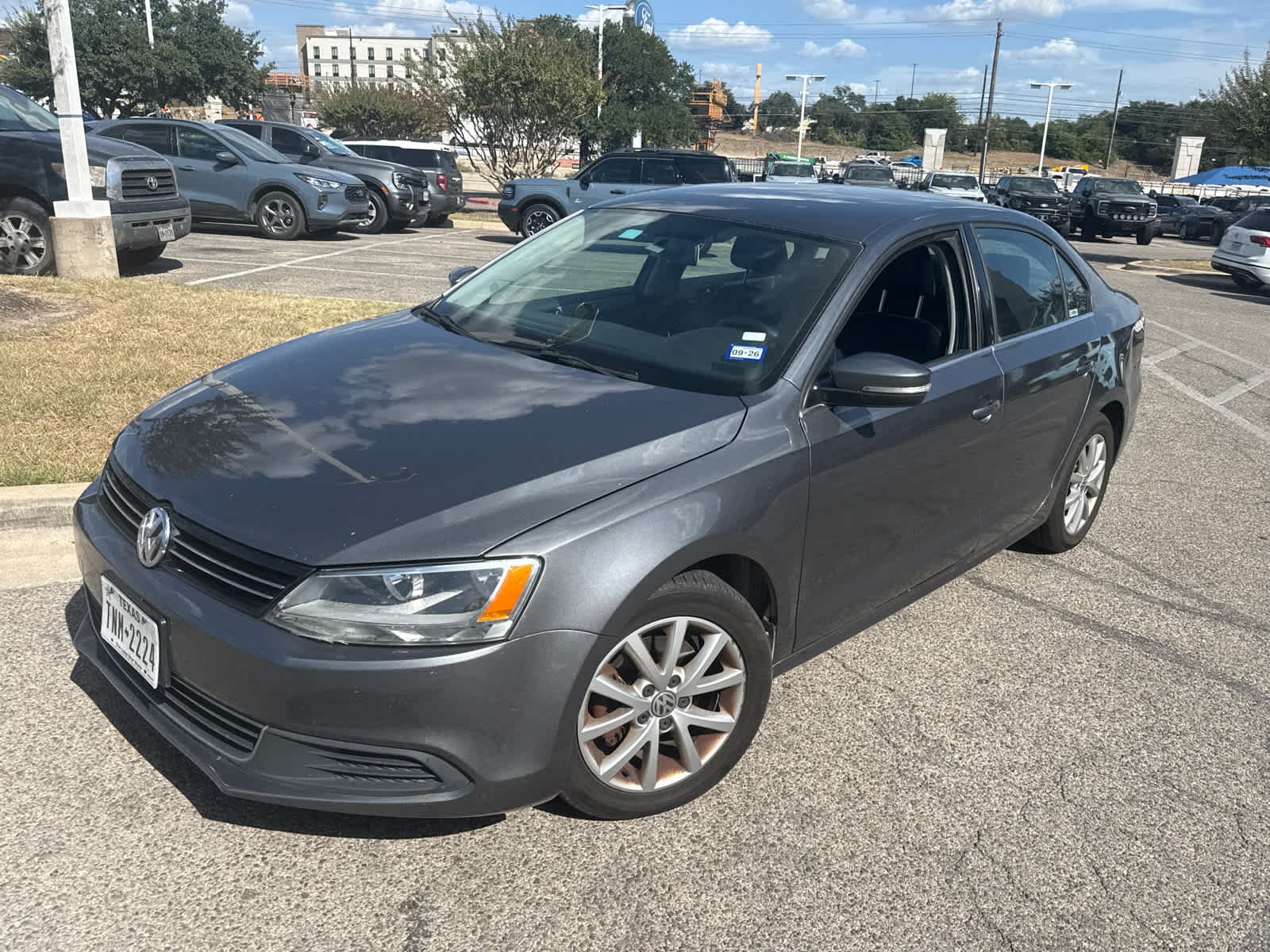 Used 2013 Platinum Gray Metallic Volkswagen SE image 2