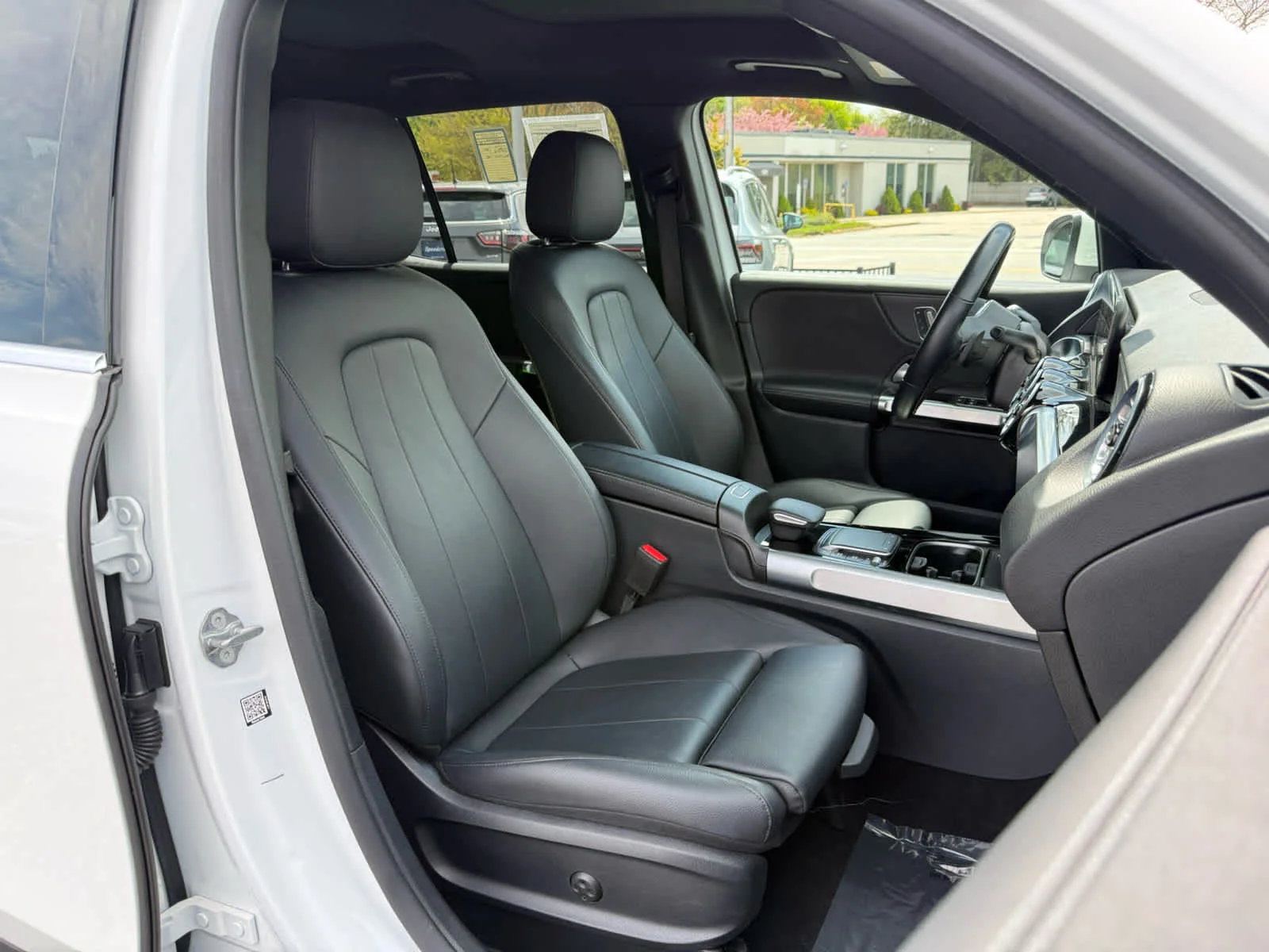 Used 2023 Polar White Mercedes-Benz GLB 250 image 10