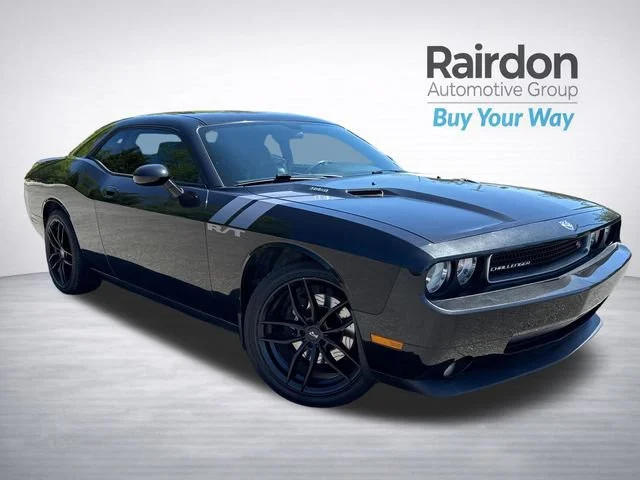Used 2009 Brilliant Black Pearl Dodge R/T image 1