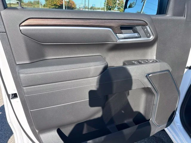 New 2026 Summit White Chevrolet LT image 24