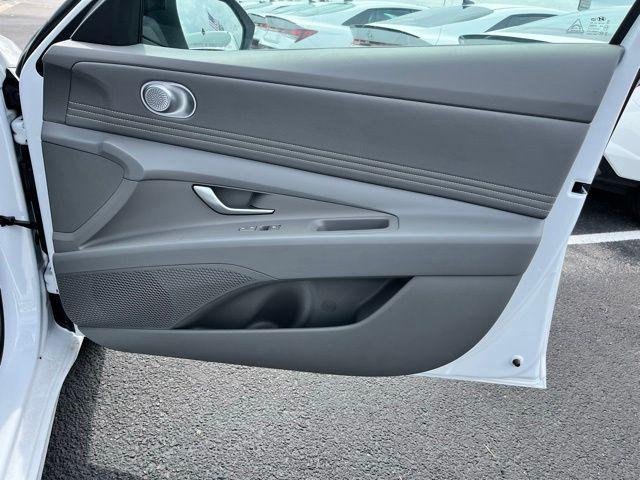 2025 Hyundai Elantra SEL - Photo 23