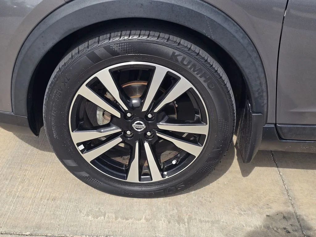 Used 2020 Gray Nissan SR image 7