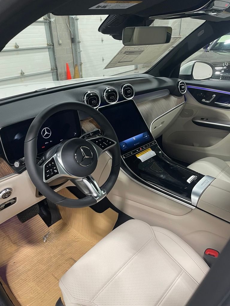 New 2027 White Mercedes-Benz GLC 300 image 9