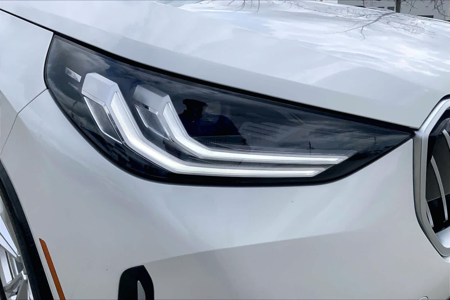 Used 2025 Mineral White Metallic BMW 30 xDrive image 27