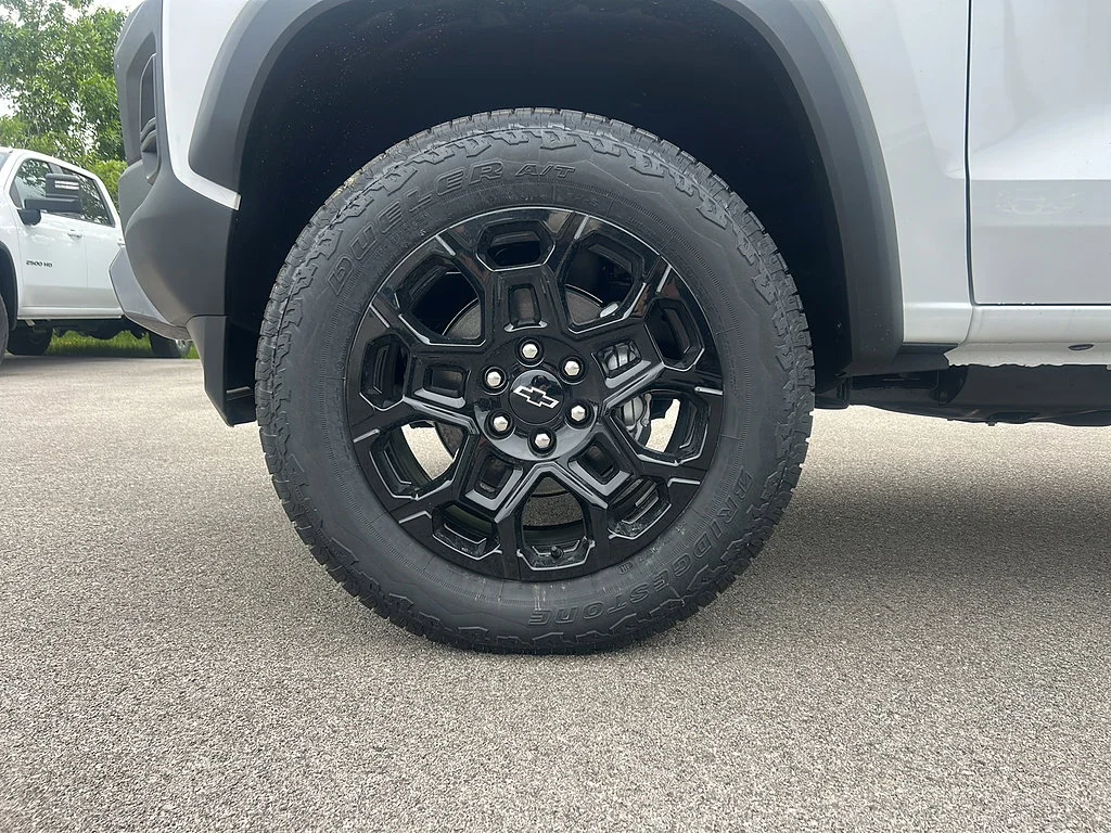 New 2026 Summit White Chevrolet Trail Boss image 4