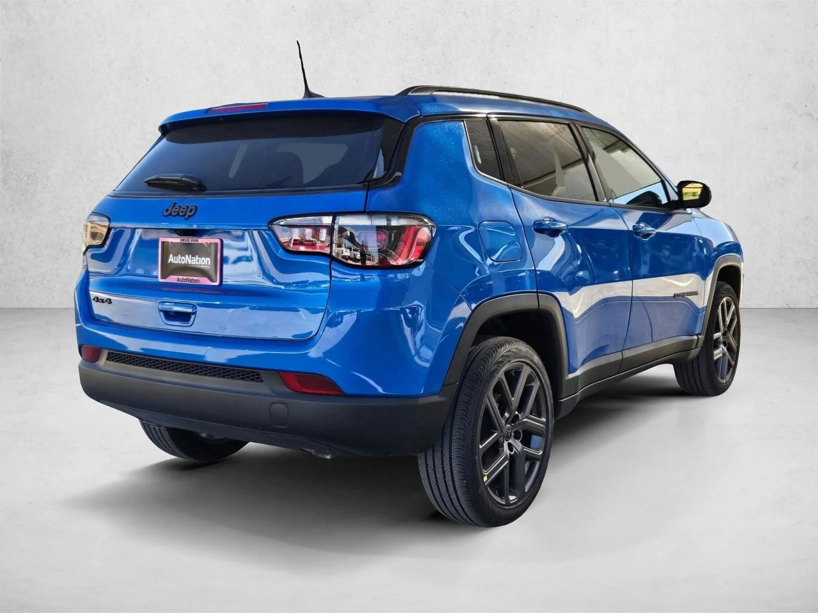New 2026 Hydro Blue Pearlcoat Jeep Latitude Altitude image 2
